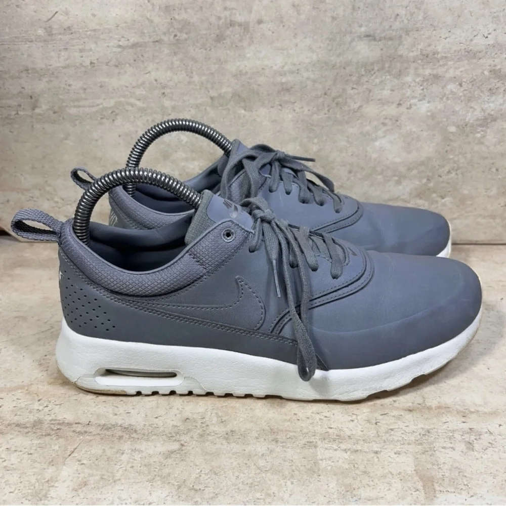 Nike‎ Gray Athletic Shoes